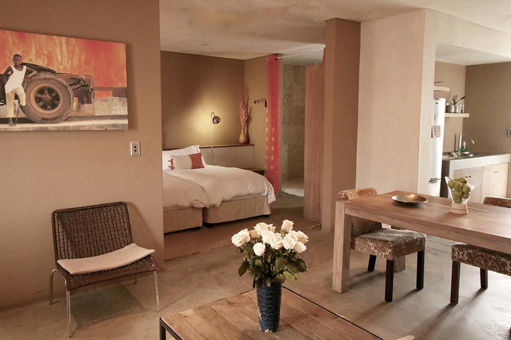 The Village Courtyard Suites & Executive Apartment Windhoek Ngoại thất bức ảnh