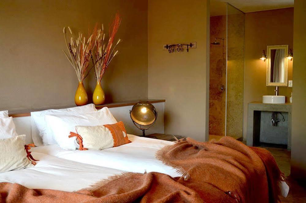 The Village Courtyard Suites & Executive Apartment Windhoek Ngoại thất bức ảnh
